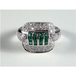 EMERALD, DIAMOND AND 18K WHITE GOLD LADY'S RING