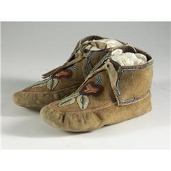 MOCCASINS: Pair Cree beaded moccasins, 19th c.