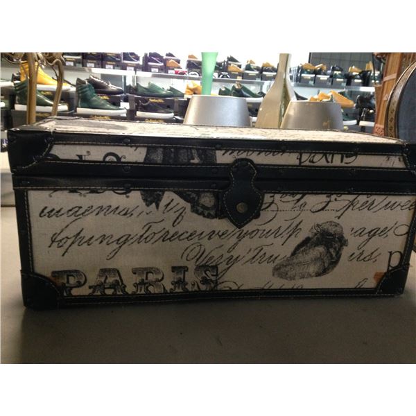 DECORATIVE TRUNK IN PARIS MOTIF