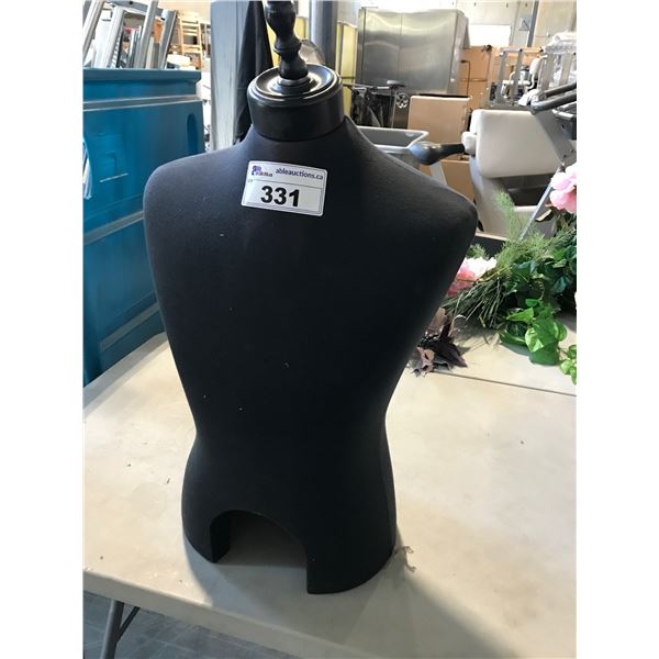 MALE MID BODY MANNEQUIN