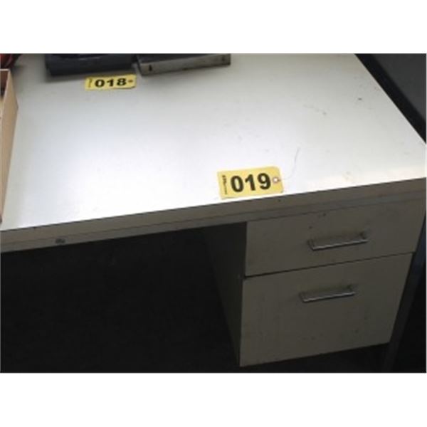 5 DRAWER WHITE DESK C/W CONTENTS IN DRAWERS