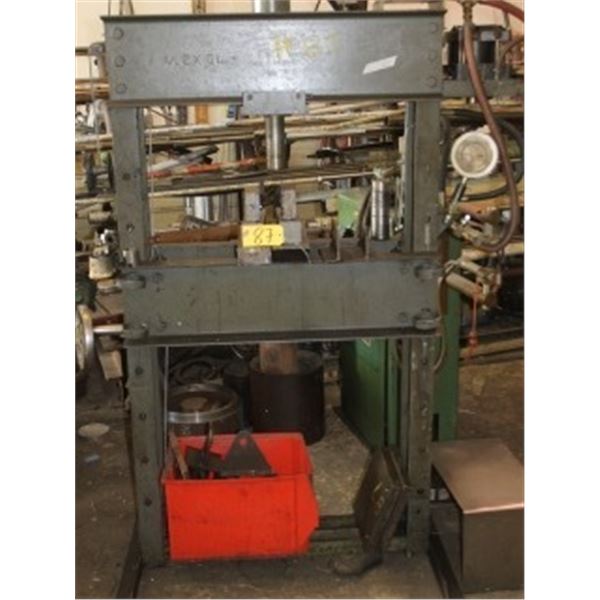 AIR OVER HYDRAULIC PRESS