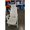 Image 2 : 4 white folding patio/lawn chairs