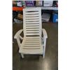 Image 4 : 4 white folding patio/lawn chairs