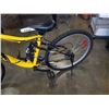 Image 5 : YELLOW AND BLACK CCM BIKE