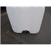 Image 3 : 1000 liter food grade plastic container washed