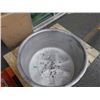Image 2 : Aluminum stewing pot 28.5 in diameter 16 in deep