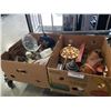 Image 1 : 2 boxes of vintage collectibles