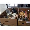 Image 8 : 2 boxes of vintage collectibles