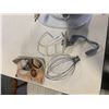 Image 2 : KITCHEN AID MIXER WITH ACCESSORIES