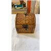 Image 8 : LOT OF JEWELLERY - BEADED, STONE, MAGNETIC, ETC