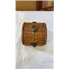 Image 9 : LOT OF JEWELLERY - BEADED, STONE, MAGNETIC, ETC