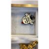 Image 9 : TRAY OF JEWELRY