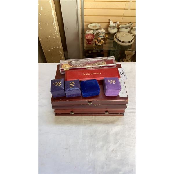 Jewelry box with contents, 4 rings and 2 necklaces