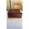 Image 2 : Jewelry box with contents, 4 rings and 2 necklaces