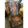 Image 12 : 2 WOOD WINGBACK CHAIRS