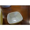 Image 8 : 4 PYREX PIECES - 3 MIXING BOWLS AND SMALL SQUARE BOWL