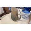 Image 2 : 14" bust with 2 art glass jugs