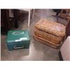 Image 1 : ROPE AND WOVEN PICNIC BASKET AND CAMPER LUNCH BOX