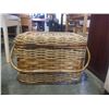Image 2 : ROPE AND WOVEN PICNIC BASKET AND CAMPER LUNCH BOX