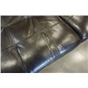 Image 8 : BLACK LEATHER LOVESEAT