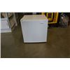 Image 1 : WHITE MINI BAR FRIDGE