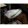 Image 2 : Box of 20 pillow cases, 3 single bed sheet sets, single sheet, 5 queen bed sheet sets, 1 queen duvet