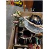 Image 8 : 2 boxes of vintage collectibles and candles