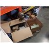 Image 1 : BOX OF GOLD FOAM HEADS AND BOX OF FLORAL FOAM