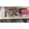 Image 2 : Large box of new hair accessories