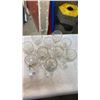 Image 8 : IRIDESCENT GLASS DECANTER WITH 10 GLASSES