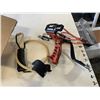 Image 2 : 2 SLINGSHOTS, AMMUNITION, REPLACEMENT RUBBER