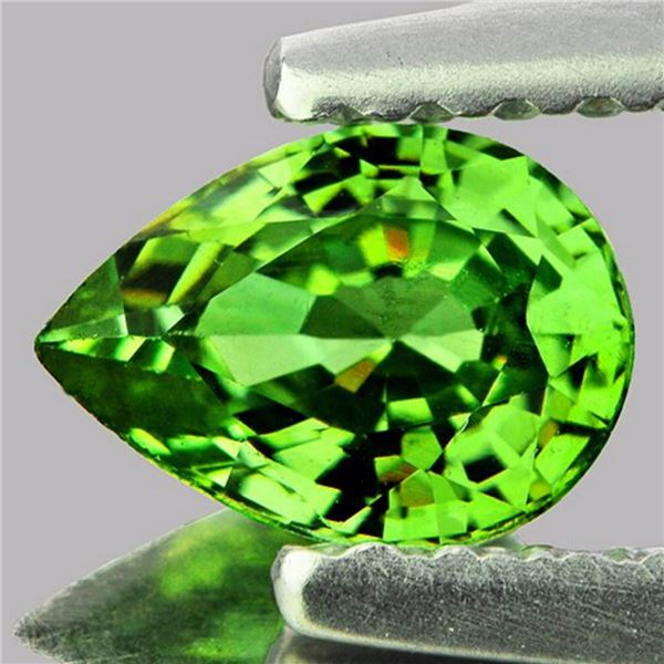 Natural Premium Green Demantoid 7x5 MM - VVS