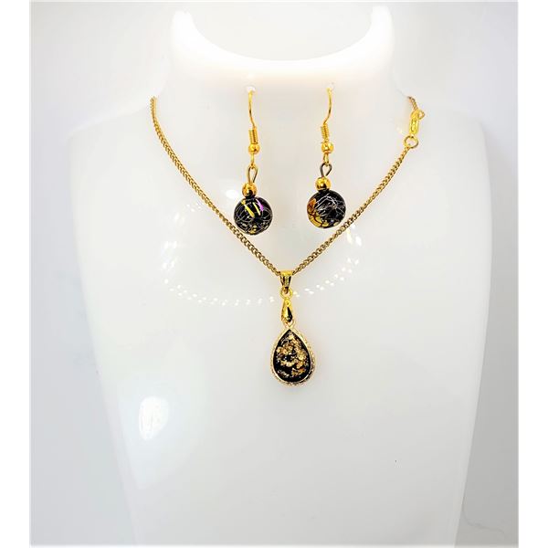 24)GOLD TONE TEARDROP SHAPED GLASS WITH