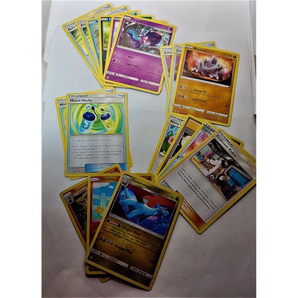 21)  LOT OF 18 ASSORTED POKEMON CARDS.