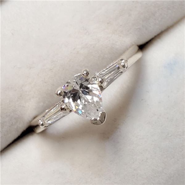 SILVER CUBIC ZIRCONIA  RING (~SIZE 7)