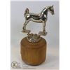 Image 1 : VINTAGE HORSE TROPHY