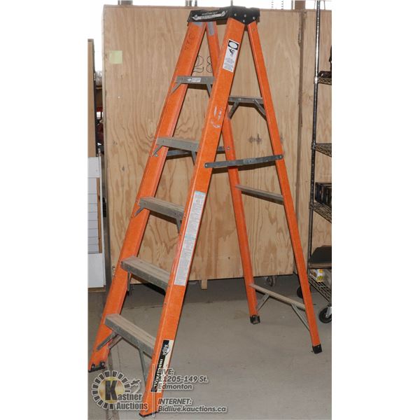 6' FIBERGLASS LADDER ,TWO RIVETS HAVE POPPED LOOSE