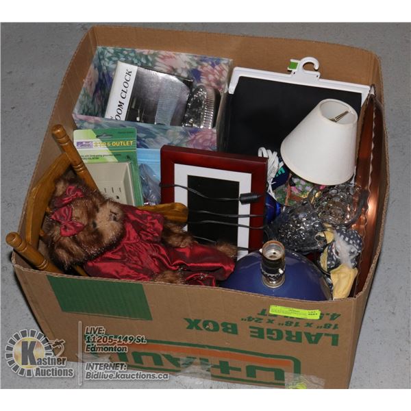 BOX WITH HOUSEHOLD ITEMS INCL. DIGITAL PHOTO