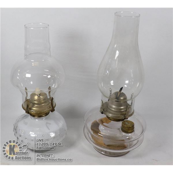 2 VINTAGE OIL LAMPS - STAND 13'' TALL