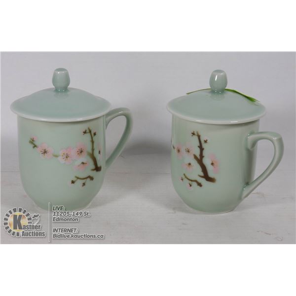 2 ORIENTAL TEACUPS WITH LIDS