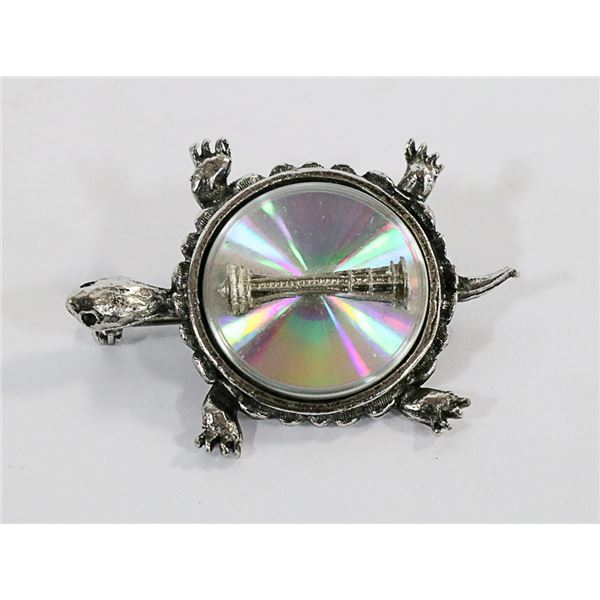 TURTLE BROOCH WITH TOWER CENTEI