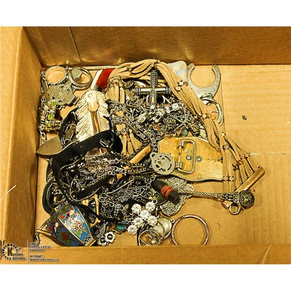 BOX OF ASSORTED JEWLERY