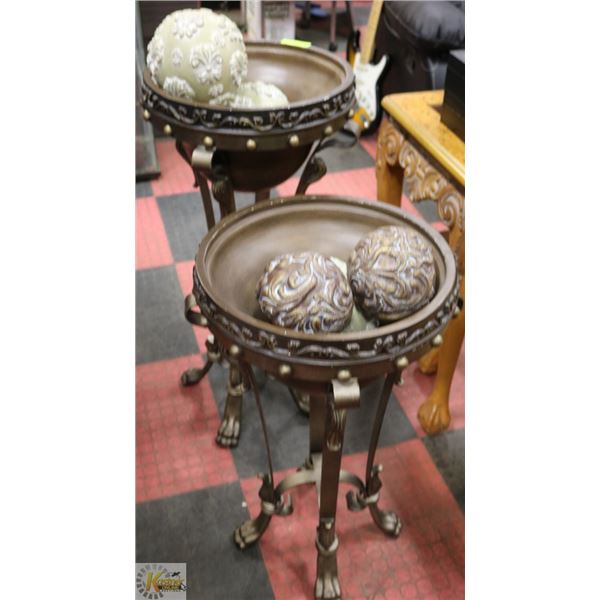 2 DECORATIVE PLANTERS WITH CLAW FEET