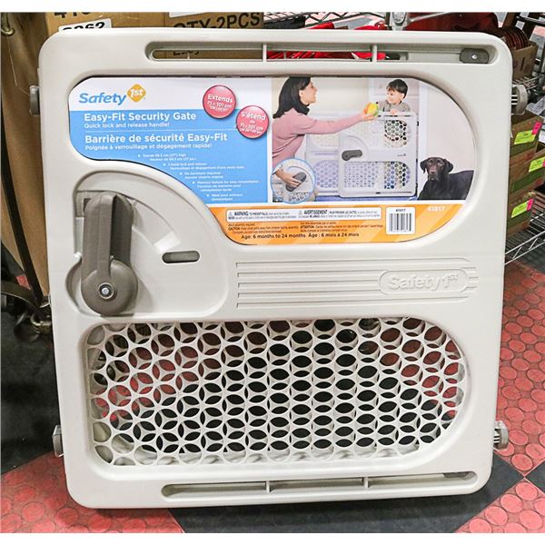 NEW DOREL EASY FIT CHILD / PET GATE