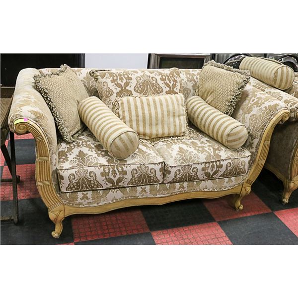 LOVE SEAT