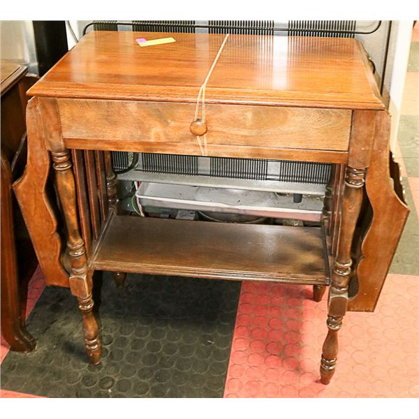 VINTAGE SIDE TABLE / MAGAZINE RACK (LIGHT BROWN)