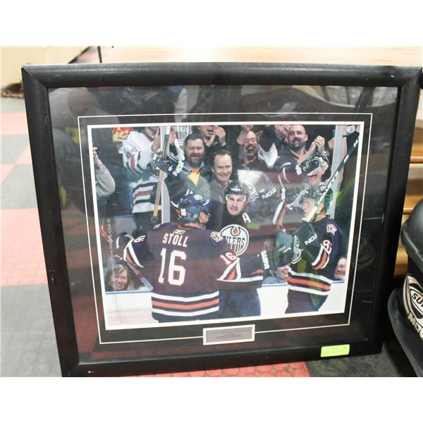 2006 HOCKEY TEAM FRAMED PICTURE 28" X 25"