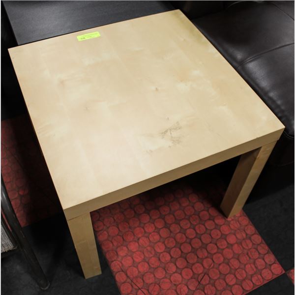 LIGHT WOOD AND DARK WOOD COFFEE TABLE SET (LIGHT