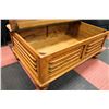 Image 5 : SOLID OAK BLANKET BOX